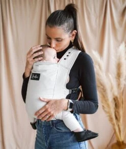 ROOKIE Baby Premium Draagzak- Design Buikdrager - Comfortabel En Ergonomisch - Pasgeboren Babydrager - Peuterdrager - Biologisch Katoen - Super Zacht - Unisex: Voor Mama En Papa (Beige) -Aanbiedingen BIBS Winkel 1012x1200 10