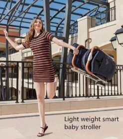 WOOSH New Buggy - Sand / Black - One Hand Folding - 3 Slaapstanden - Wandelwagen Tot 25 Kg - Regenhoes - Bekerhouder - Muggennet -Aanbiedingen BIBS Winkel 1068x1200 3