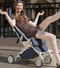 WOOSH New Buggy - Zwart - One Hand Folding - 3 Slaapstanden - Wandelwagen Tot 25 Kg - Regenhoes - Bekerhouder - Muggennet -Aanbiedingen BIBS Winkel 1069x1200 10