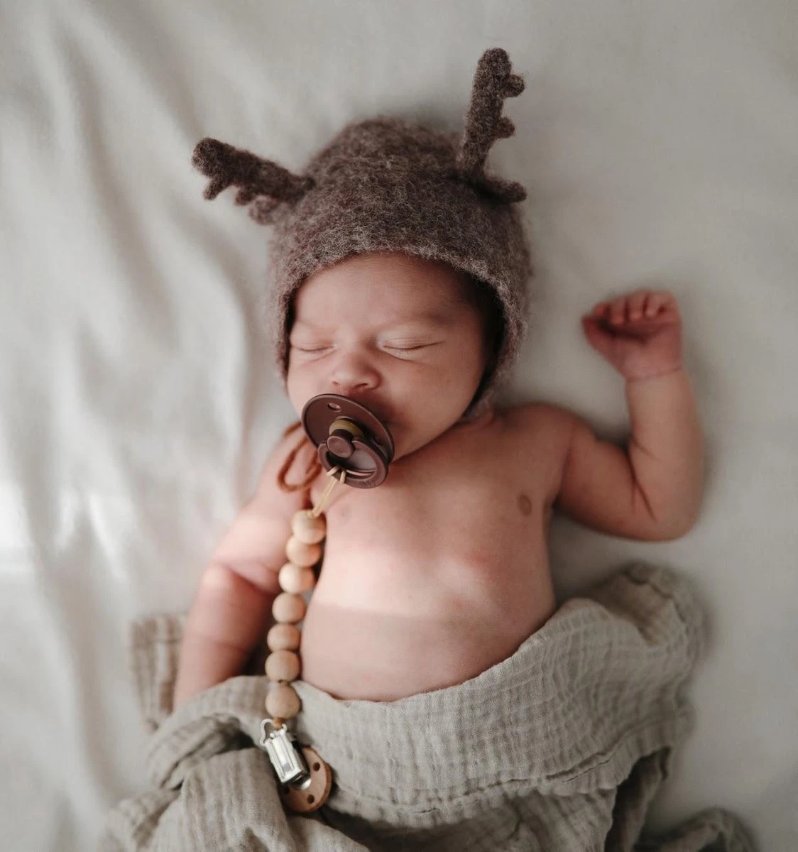 Bibs Fopspeen 18+ Maanden|Set 3 Stuks|Glow In The Dark Sage, Vanilla En Blush|Maat 3|T3 5 Bibs Fopspeen 18+ Maanden|Set 3 Stuks|Glow In The Dark Sage, Vanilla En Blush|Maat 3|T3 - Afbeelding 5