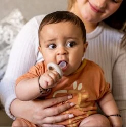 Tommee Tippee Borstachtige Fopspeen - Op Huid Lijkende Textuur - Symmetrisch Orthodontisch Ontwerp - BPA-vrij - 0-6 Maanden - Verpakt Per 4 Fopspenen -Aanbiedingen BIBS Winkel 1197x1200 72