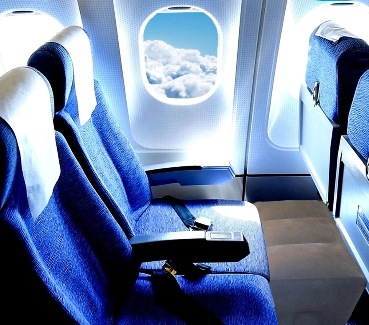 Vliegtuigbedje - Reiskussen - Voetensteun - Multifunctioneel Opblaasbaar Kussen Voor In Het Vliegtuig - Auto - Trein 1 Vliegtuigbedje - Reiskussen - Voetensteun - Multifunctioneel Opblaasbaar Kussen Voor In Het Vliegtuig - Auto - Trein