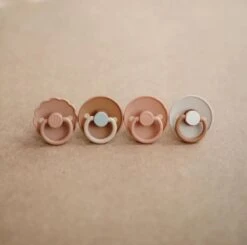 FRIGG Fopspeen Color Maat 1 - 0-6 Maanden - Safari - Natuurrubber -Aanbiedingen BIBS Winkel 1200x1189 30