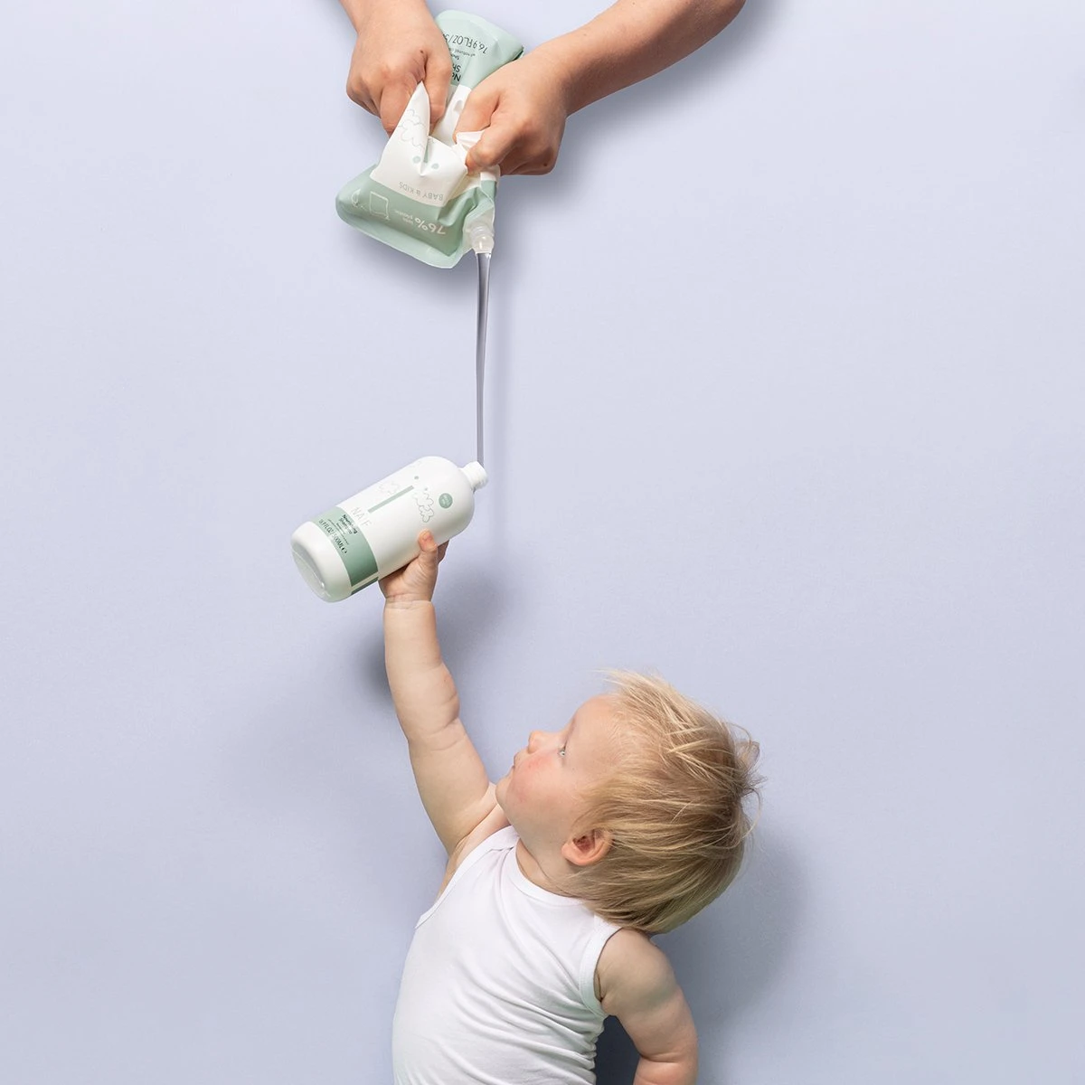 Naïf Reinigende Wasgel - Pompfles En Navulverpakking - Baby's En Kids - Verpakking 2x 500ml 2 Naïf Reinigende Wasgel - Pompfles En Navulverpakking - Baby's En Kids - Verpakking 2x 500ml - Afbeelding 2