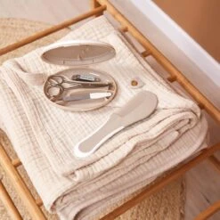 Bébé-Jou Baby Manicureset Taupe -Aanbiedingen BIBS Winkel 1200x1200 1080