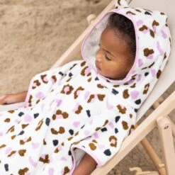 Swim Essentials - Strandponcho Offwhite Panterprint - Poncho's 21 Swim Essentials - Strandponcho Offwhite Panterprint - Poncho's -Aanbiedingen BIBS Winkel 1200x1200 119