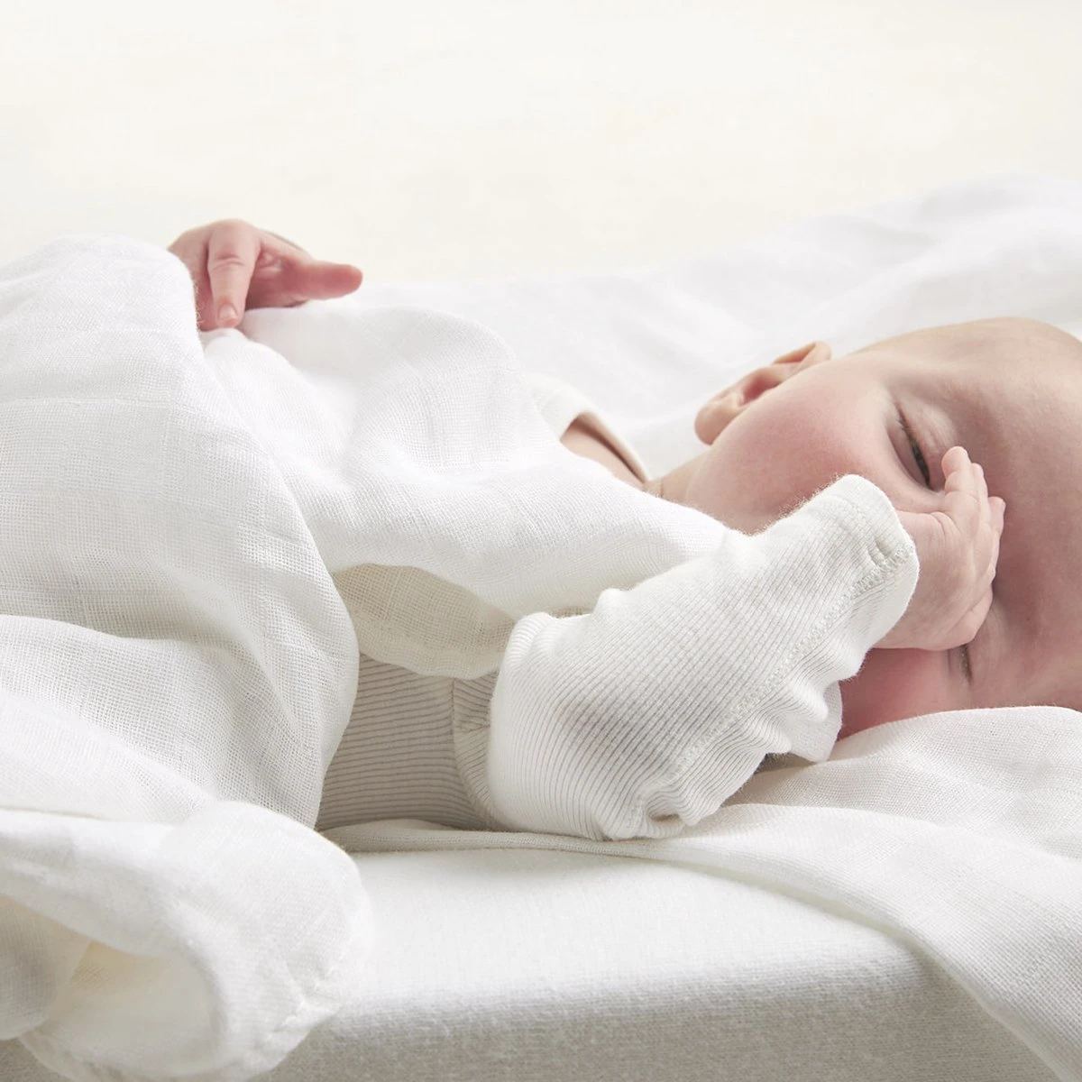 Meyco Uni Swaddle - 2-pack - Hydrofiel - White - 120x120cm 6 Meyco Uni Swaddle - 2-pack - Hydrofiel - White - 120x120cm - Afbeelding 6