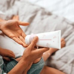 Naïf Verzachtende Bodylotion - Baby En Kids - 200ml – Met Natuurlijke Ingrediënten 12 Naïf Verzachtende Bodylotion - Baby En Kids - 200ml – Met Natuurlijke Ingrediënten -Aanbiedingen BIBS Winkel 1200x1200 1662