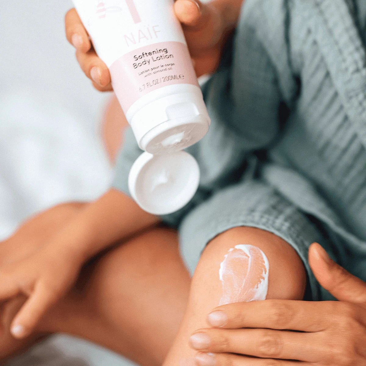 Naïf Verzachtende Bodylotion - Baby En Kids - 200ml – Met Natuurlijke Ingrediënten 6 Naïf Verzachtende Bodylotion - Baby En Kids - 200ml – Met Natuurlijke Ingrediënten - Afbeelding 6