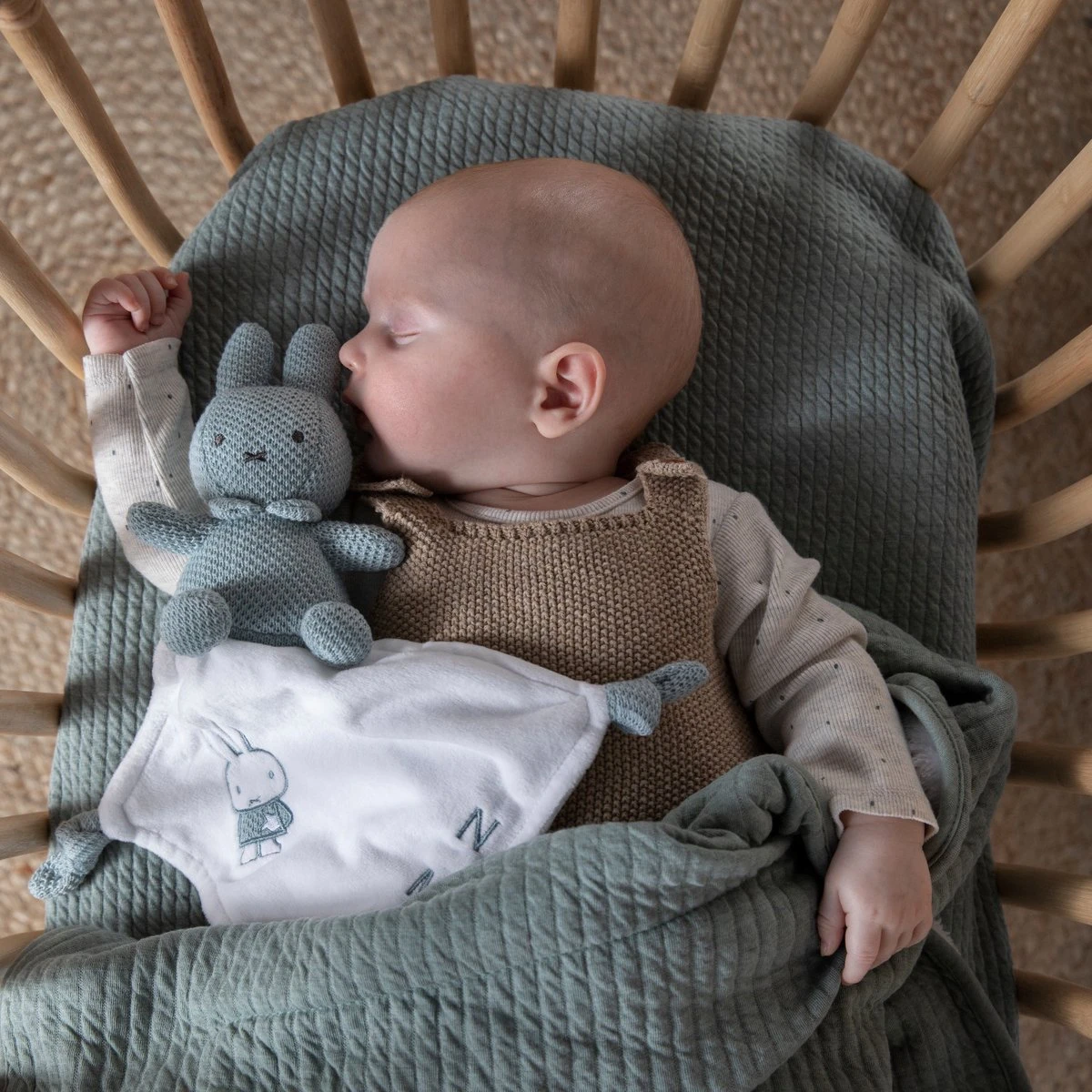 Tiamo Collection Nijntje Knuffeldoekje - Green Knit 2 Tiamo Collection Nijntje Knuffeldoekje - Green Knit - Afbeelding 2