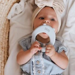 J.Børn Silicone Bijtring Beer - Sage - Bijtspeelgoed - Baby -Aanbiedingen BIBS Winkel 1200x1200 1928