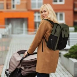 Brisby Slijtvaste Luiertas – Verzorgingstas - Two Tone Groen En Zwart - Inclusief Verschoonmatje - Isoleervakken - Met Geïntegreerde Kinderwagen Haken -Aanbiedingen BIBS Winkel 1200x1200 2619