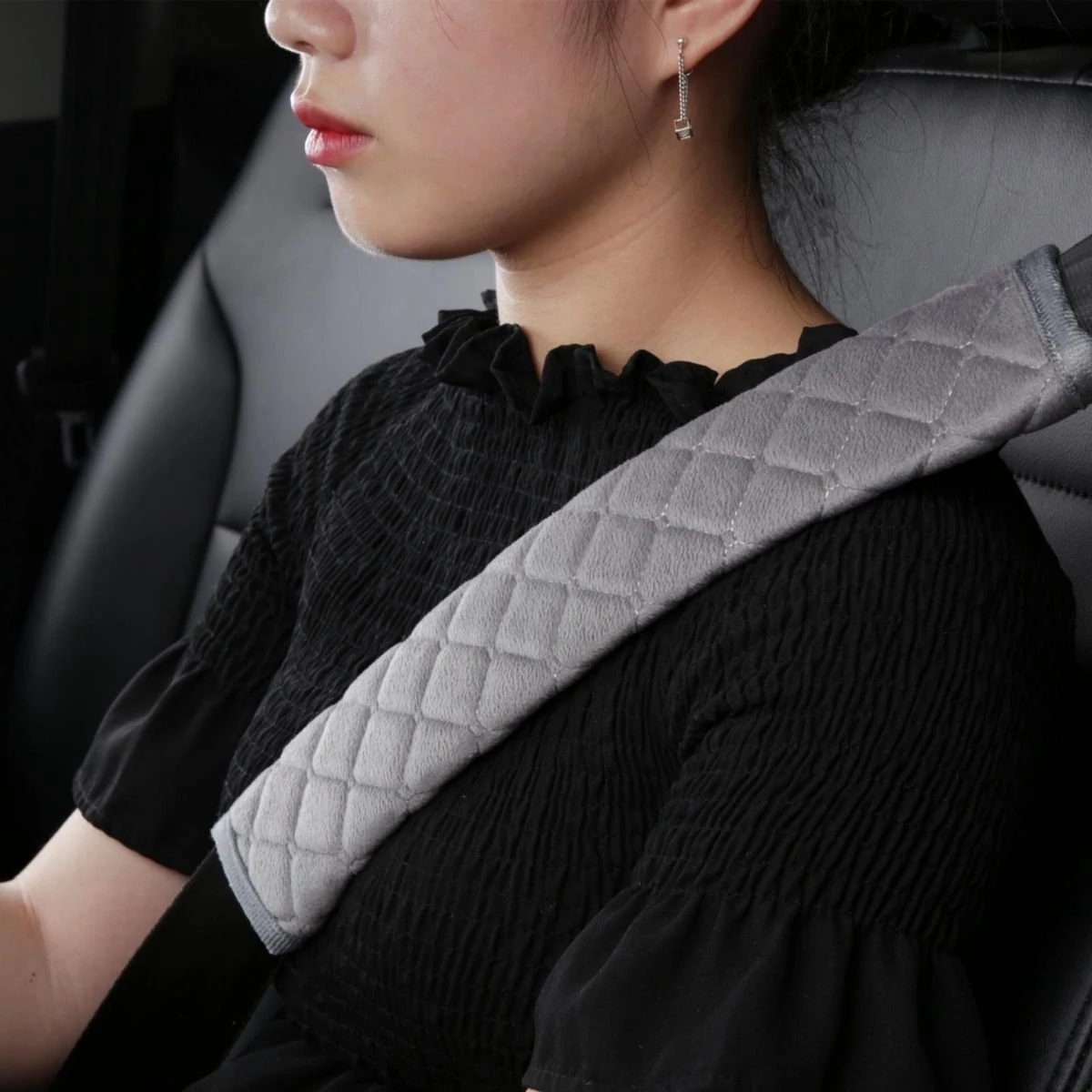 Hazlö Luxe Gordelhoezen - Checkered - Auto Gordel Beschermer - Schouderhoezen - Gordelkussen - Gordelhoes - 2 Stuks - Grijs 5 Hazlö Luxe Gordelhoezen - Checkered - Auto Gordel Beschermer - Schouderhoezen - Gordelkussen - Gordelhoes - 2 Stuks - Grijs - Afbeelding 5