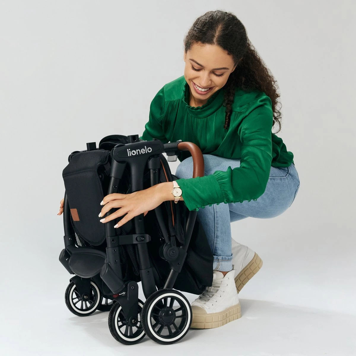 Lionelo Buggy Julie One - Kinderwagen Premium - Automatisch Opvouwen - Wandelwagen Tot 22 Kg - Comfortabele Zitje 5 Lionelo Buggy Julie One - Kinderwagen Premium - Automatisch Opvouwen - Wandelwagen Tot 22 Kg - Comfortabele Zitje - Afbeelding 5