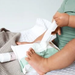 Naïf Plasticvrije Billendoekjes - Voordeelverpakking - Babyverzorging - 32 Stuks X 54 Doekjes - Met Natuurlijke Ingrediënten -Aanbiedingen BIBS Winkel 1200x1200 391