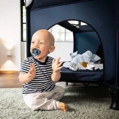 Hauck Dream N Play Plus Campingbedje Set - Met Matras En Muggennet - Navy -Aanbiedingen BIBS Winkel 1200x1200 3974