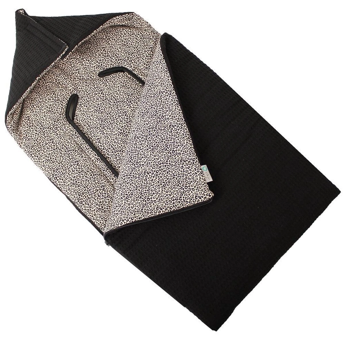 Ukje Voetenzak Baby Autostoel - Universeel - Geschikt Voor Maxi Cosi Cybex Doona - Superzacht Katoen - Zwart Wafel - Luipaard 1 Ukje Voetenzak Baby Autostoel - Universeel - Geschikt Voor Maxi Cosi Cybex Doona - Superzacht Katoen - Zwart Wafel - Luipaard