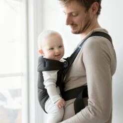 BabyBjörn Draagzak Mini - Cotton - Zwart 20 BabyBjörn Draagzak Mini - Cotton - Zwart -Aanbiedingen BIBS Winkel 1200x1200 4388