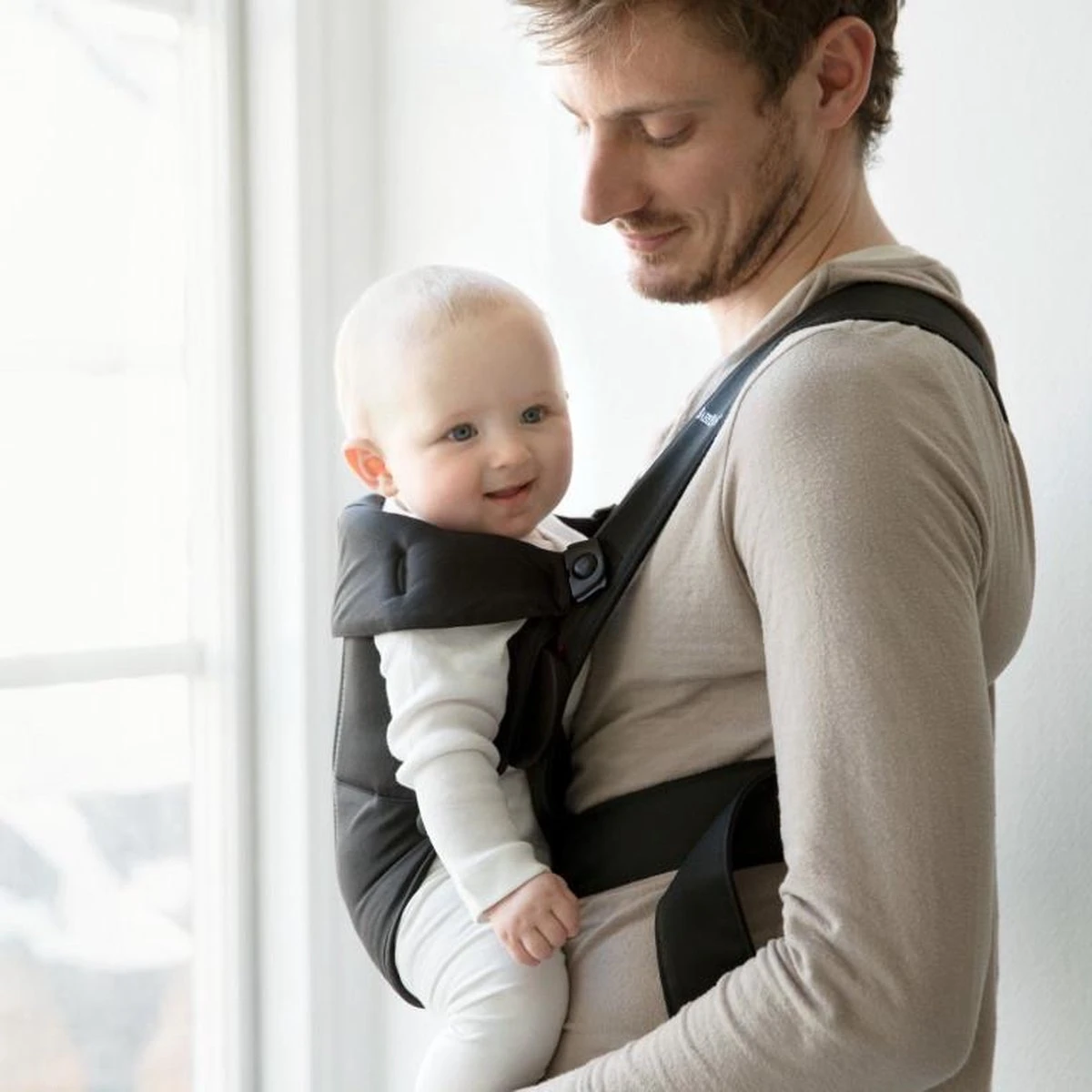 BabyBjörn Draagzak Mini - Cotton - Zwart 9 BabyBjörn Draagzak Mini - Cotton - Zwart - Afbeelding 9