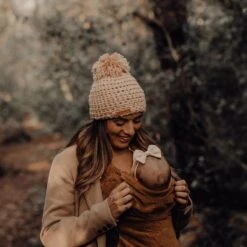 ByKay - Draagzak - Click Carrier Classic - Ribbed Velvet - Mustard Brown -Aanbiedingen BIBS Winkel 1200x1200 4543