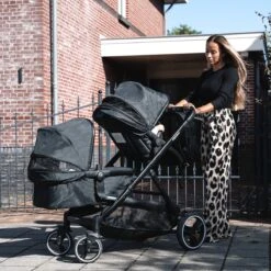 Deryan Evy Kinderwagen - Duo Kinderwagen - Uitbreidbaar - Inclusief Reiswieg - Zwart 29 Deryan Evy Kinderwagen - Duo Kinderwagen - Uitbreidbaar - Inclusief Reiswieg - Zwart -Aanbiedingen BIBS Winkel 1200x1200 4681