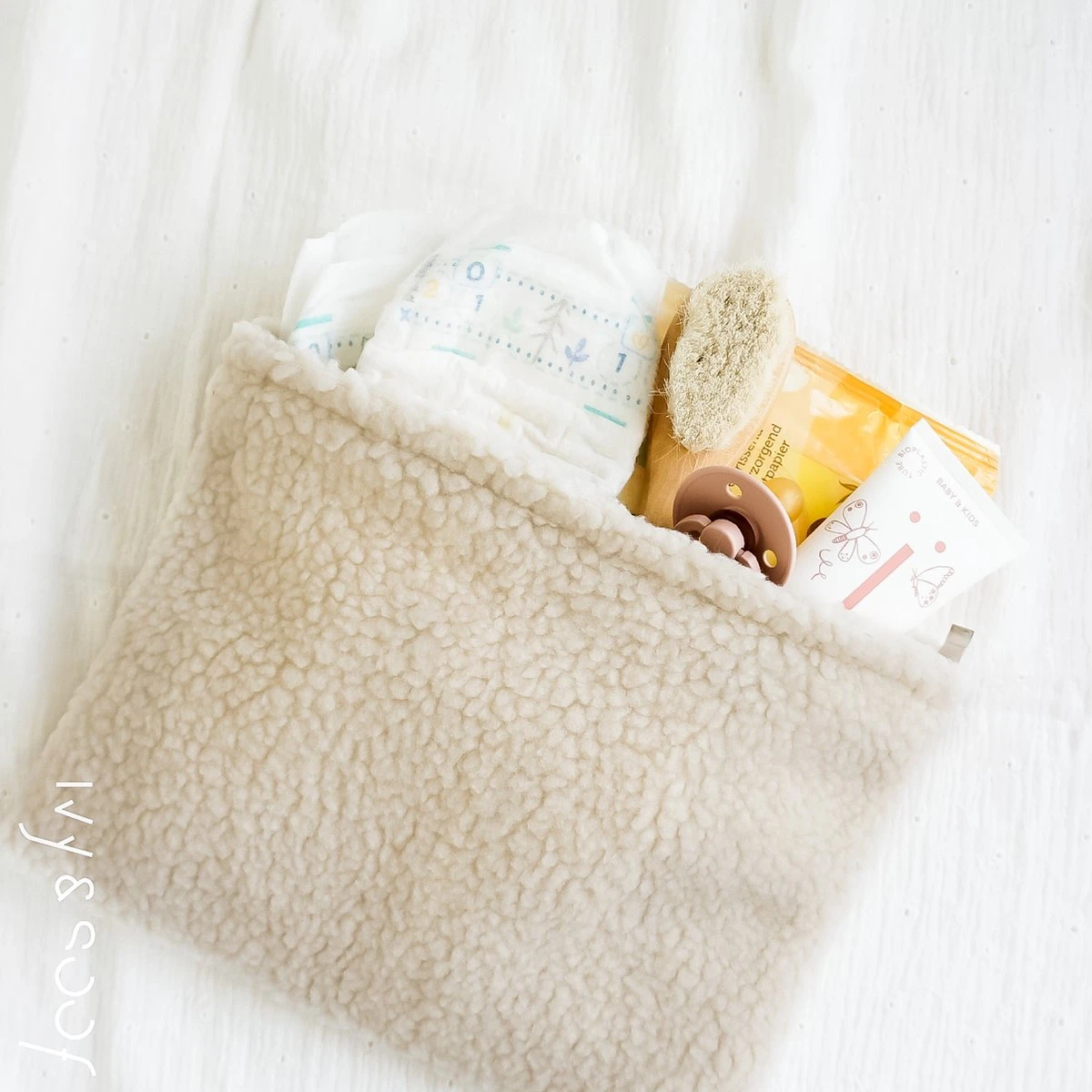 Teddy Etui | Teddy Tasje | Luier Etui | Toilettas | Beige | Ivy And Soof 1 Teddy Etui | Teddy Tasje | Luier Etui | Toilettas | Beige | Ivy And Soof