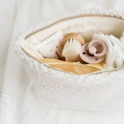 Teddy Etui | Teddy Tasje | Luier Etui | Toilettas | Ecru | Ivy And Soof 6 Teddy Etui | Teddy Tasje | Luier Etui | Toilettas | Ecru | Ivy And Soof -Aanbiedingen BIBS Winkel 1200x1200 4732