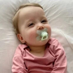 Difrax Fopspeen 12+ Maanden Dental Speen - Glow In The Dark - 2 Stuks -Aanbiedingen BIBS Winkel 1200x1200 5096