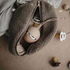 Mushie Pacifier Case - Siliconen - Speenhouder - Shifting Sand 9 Mushie Pacifier Case - Siliconen - Speenhouder - Shifting Sand -Aanbiedingen BIBS Winkel 1200x1200 5356