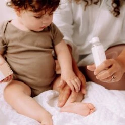 Naïf Verzachtende Babyolie - Baby En Kind - 100ml - Met Natuurlijke Ingrediënten 11 Naïf Verzachtende Babyolie - Baby En Kind - 100ml - Met Natuurlijke Ingrediënten -Aanbiedingen BIBS Winkel 1200x1200 952