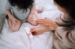 Naïf Vette Crème Voor De Gevoelige Huid - Baby En Kind - 75 Ml – Met Natuurlijke Ingrediënten 10 Naïf Vette Crème Voor De Gevoelige Huid - Baby En Kind - 75 Ml – Met Natuurlijke Ingrediënten -Aanbiedingen BIBS Winkel 1200x776 3