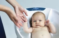 Babypatent Aquascale Babybadje - 3 In 1 Babybadje Met Digitale T° En Digitale Weegschaal - Babybadjes -Aanbiedingen BIBS Winkel 1200x783