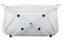 BiBaBad Verstelbaar Wit 70-90 Cm, Badzak Met Knoopsluiting. Maak Van Je Douche Een Kinderbad. Dit Opvouwbaar Bad Kun Je In Lengte Breedte En Hoogte Aanpassen Zodat Je Optimaal Gebruik Kunt Maken Van Je Doucheruimte. -Aanbiedingen BIBS Winkel 1200x798 3