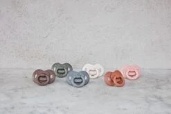Elodie Bamboe Fopspeen - Fopspeen - 3 Md + - Silicone Speen - Lily White 9 Elodie Bamboe Fopspeen - Fopspeen - 3 Md + - Silicone Speen - Lily White -Aanbiedingen BIBS Winkel 1200x799 182