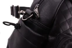 Kidzroom Vision Of Love Luiertas - Zwart - Verschoonmatje - Verstelbare Schouderband 22 Kidzroom Vision Of Love Luiertas - Zwart - Verschoonmatje - Verstelbare Schouderband -Aanbiedingen BIBS Winkel 1200x800 353