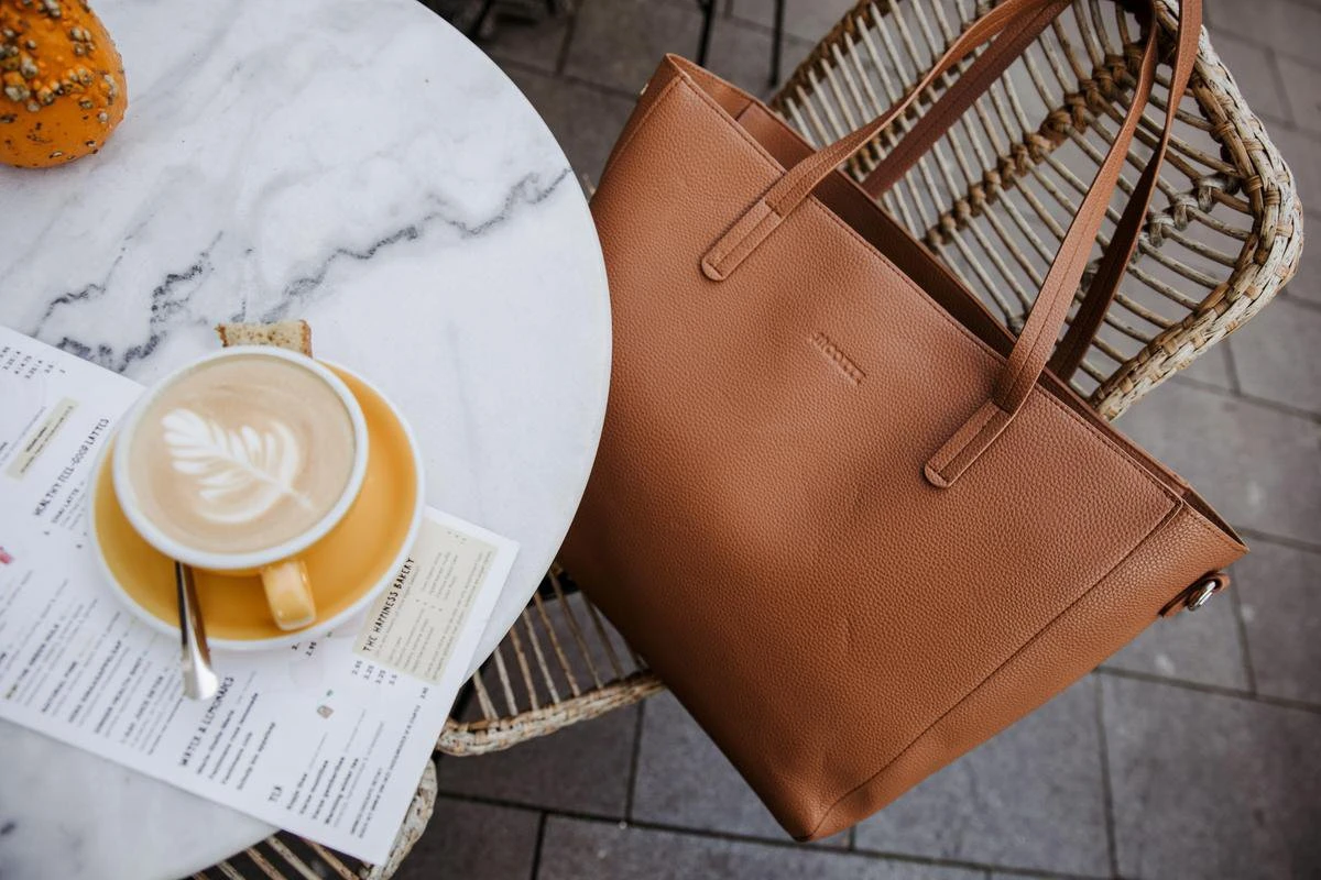 Snoozzz Luiertas Luxe Verzorgingstas – Inclusief Uitneembare Tas Organizer Met Thermovak, Stroller Hooks En Verschoningsmatje - Cognac 9 Snoozzz Luiertas Luxe Verzorgingstas – Inclusief Uitneembare Tas Organizer Met Thermovak, Stroller Hooks En Verschoningsmatje - Cognac - Afbeelding 9