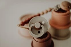 BIBS Fopspenen| Set 4 Stuks|0-6 Maanden|Maat 1| Cloud, Baby Blue, Midnight Blue, Sky Blue| 11 BIBS Fopspenen| Set 4 Stuks|0-6 Maanden|Maat 1| Cloud, Baby Blue, Midnight Blue, Sky Blue| -Aanbiedingen BIBS Winkel 1200x800 727