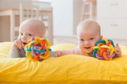 Playgro Buigbare Bendy Ball - Grijp- En Bijtspeelgoed - Incl Rammelaar - Activiteitenbal -Aanbiedingen BIBS Winkel 1200x802 5