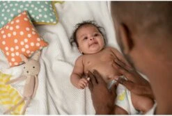 Zwitsal Massage Olie Lavendel 200ML -Aanbiedingen BIBS Winkel 1200x813 2