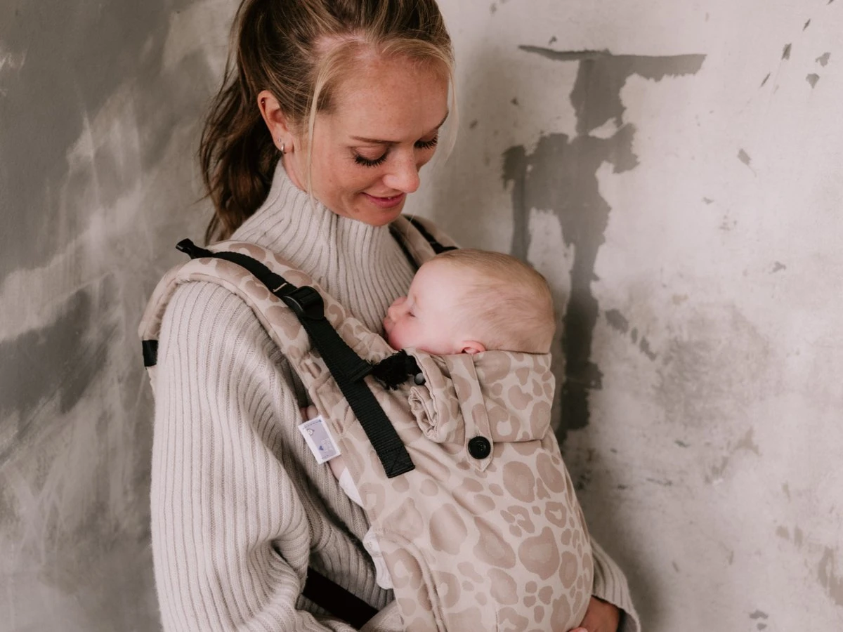 Draagzak - Pure Baby Love - Click & Go Baby - Panter Taupe - Maat 50 T/m 86 1 Draagzak - Pure Baby Love - Click & Go Baby - Panter Taupe - Maat 50 T/m 86