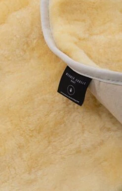 Werner Christ Lamsvacht TREND - Voor In De Kinderwagen, Buggy Of Wiegje - Schapenvacht 8 Werner Christ Lamsvacht TREND - Voor In De Kinderwagen, Buggy Of Wiegje - Schapenvacht -Aanbiedingen BIBS Winkel 769x1200 8