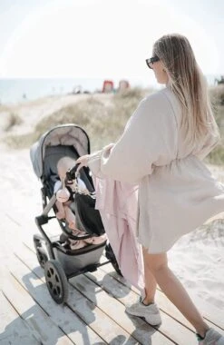 2 Stuks - Siliconen Speenhouder Baby - Roze En Beige -Aanbiedingen BIBS Winkel 779x1200 7