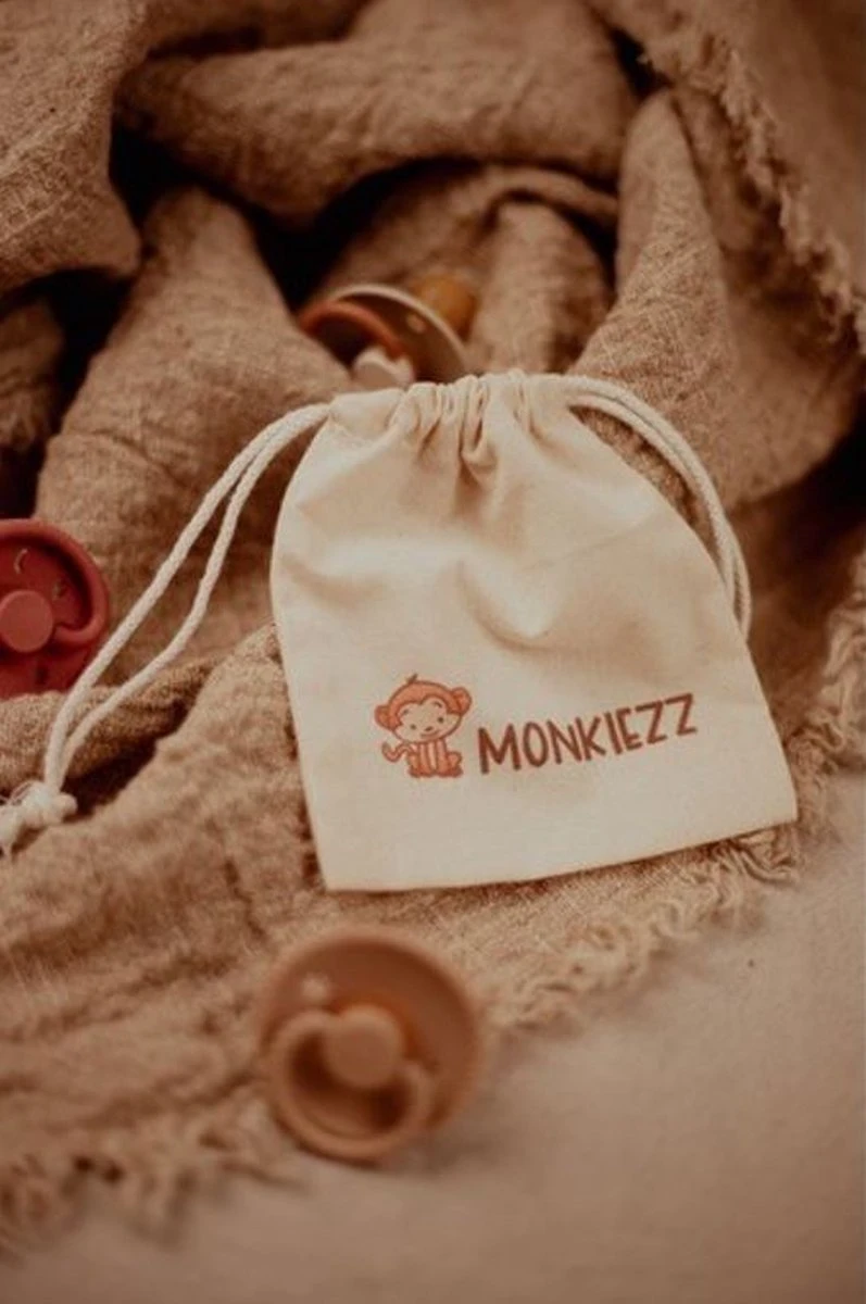 BIBS Boheme Fopspeen Set | Maat 2 6-18 Maanden | Set 3 Stuks + MONKIEZZ® Speenzakje | Glow In The Dark Blush, Sage, Vanilla 3 BIBS Boheme Fopspeen Set | Maat 2 6-18 Maanden | Set 3 Stuks + MONKIEZZ® Speenzakje | Glow In The Dark Blush, Sage, Vanilla - Afbeelding 3