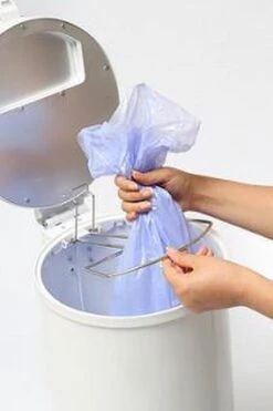 DiaperPail - Clear White - Luieremmer Met Speciale Luiersluis - Werkt Met Normale Vuilniszakken - Luxe Luieremmer - Geen Speciale Cassettes - Geen Geurtjes - Makkelijk Schoon Te Maken - Is Gemaakt Van Aluminium -Aanbiedingen BIBS Winkel 798x1200 4