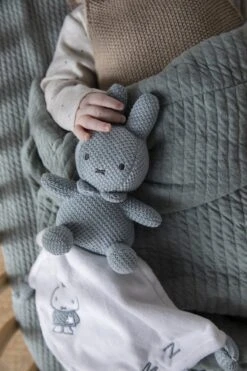 Tiamo Collection Nijntje Knuffeldoekje - Green Knit 5 Tiamo Collection Nijntje Knuffeldoekje - Green Knit -Aanbiedingen BIBS Winkel 799x1200 52