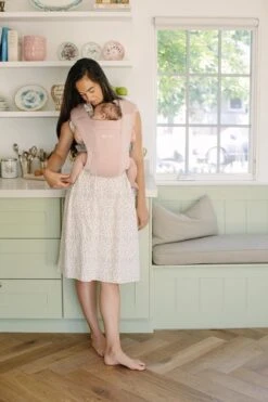 Ergobaby - Embrace - Draagzak Baby - Blush Pink -Aanbiedingen BIBS Winkel 799x1200 60