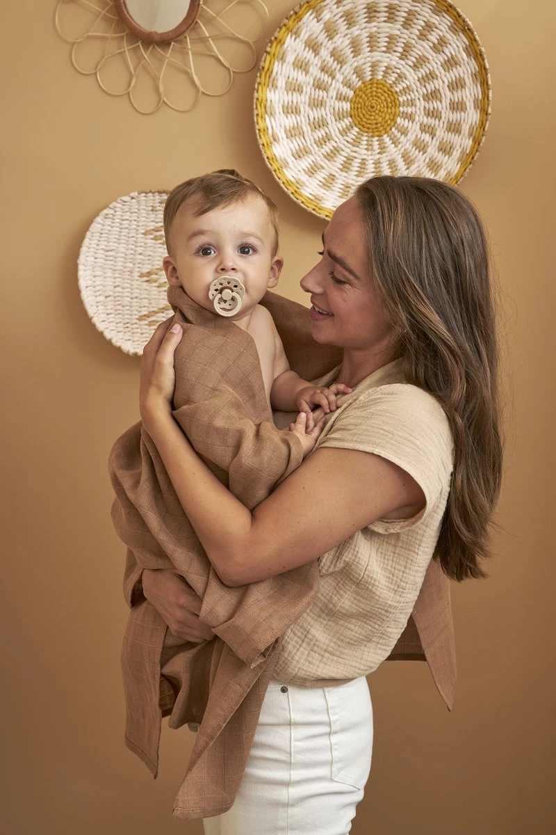 Meyco Mini Panther Swaddle - 2-pack - Toffee - 120x120cm 3 Meyco Mini Panther Swaddle - 2-pack - Toffee - 120x120cm - Afbeelding 3