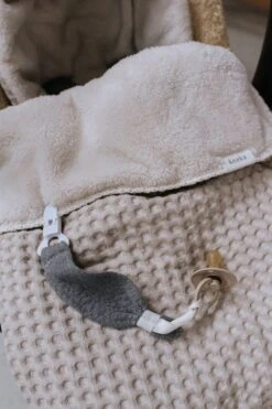 Koeka Oslo Voetenzak Voor Autostoel 0+ - Wafelstof Met Teddy - Zand 12 Koeka Oslo Voetenzak Voor Autostoel 0+ - Wafelstof Met Teddy - Zand -Aanbiedingen BIBS Winkel 800x1200 226