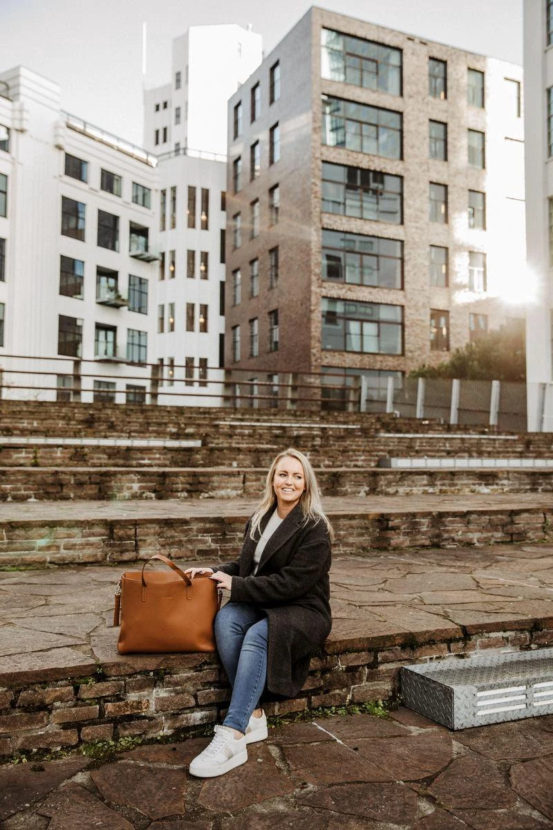 Snoozzz Luiertas Luxe Verzorgingstas – Inclusief Uitneembare Tas Organizer Met Thermovak, Stroller Hooks En Verschoningsmatje - Cognac 10 Snoozzz Luiertas Luxe Verzorgingstas – Inclusief Uitneembare Tas Organizer Met Thermovak, Stroller Hooks En Verschoningsmatje - Cognac - Afbeelding 10