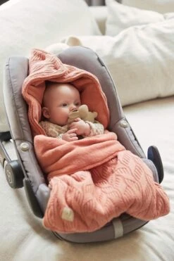 Jollein Voetenzak Voor Autostoel & Kinderwagen - Spring Knit - Rosewood -Aanbiedingen BIBS Winkel 800x1200 372